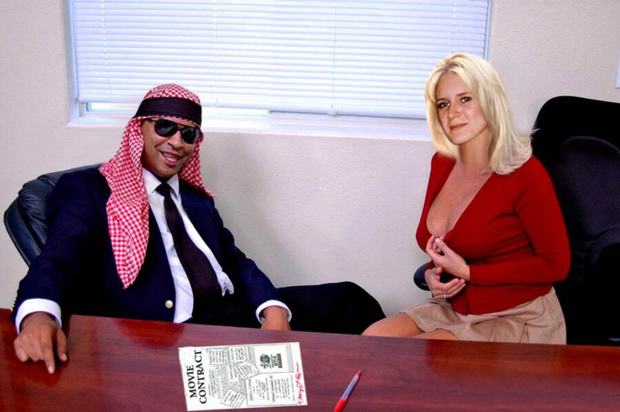 Free porn pics of Arab fuck 3 of 7 pics
