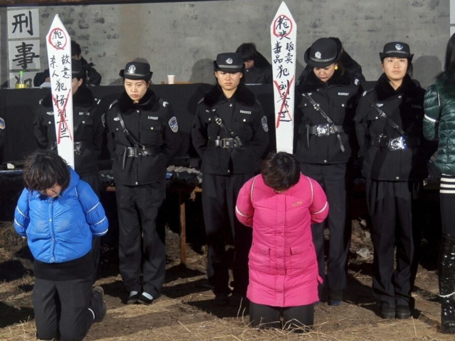 MJ CLUB - PUBLIC HUMILIATION FOR CHINESE CRIMINALS 14 of 16 pics