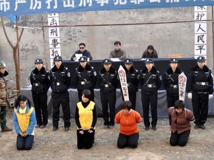 MJ CLUB - PUBLIC HUMILIATION FOR CHINESE CRIMINALS 12 of 16 pics