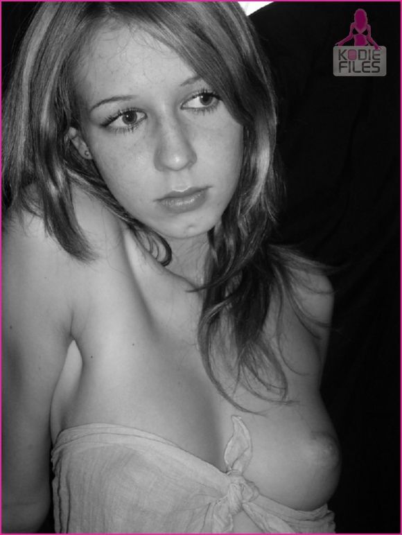 Free porn pics of Stunning teen with a great rack 7 of 44 pics