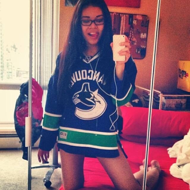 Free porn pics of Vancouver Canucks girls 14 of 45 pics