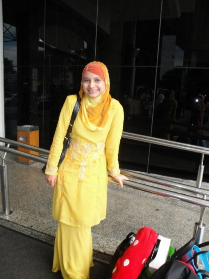 Malay mami tudung hijab and slutty tight body 6 of 27 pics
