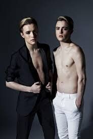 Gay Male Models 4 of 11 pics