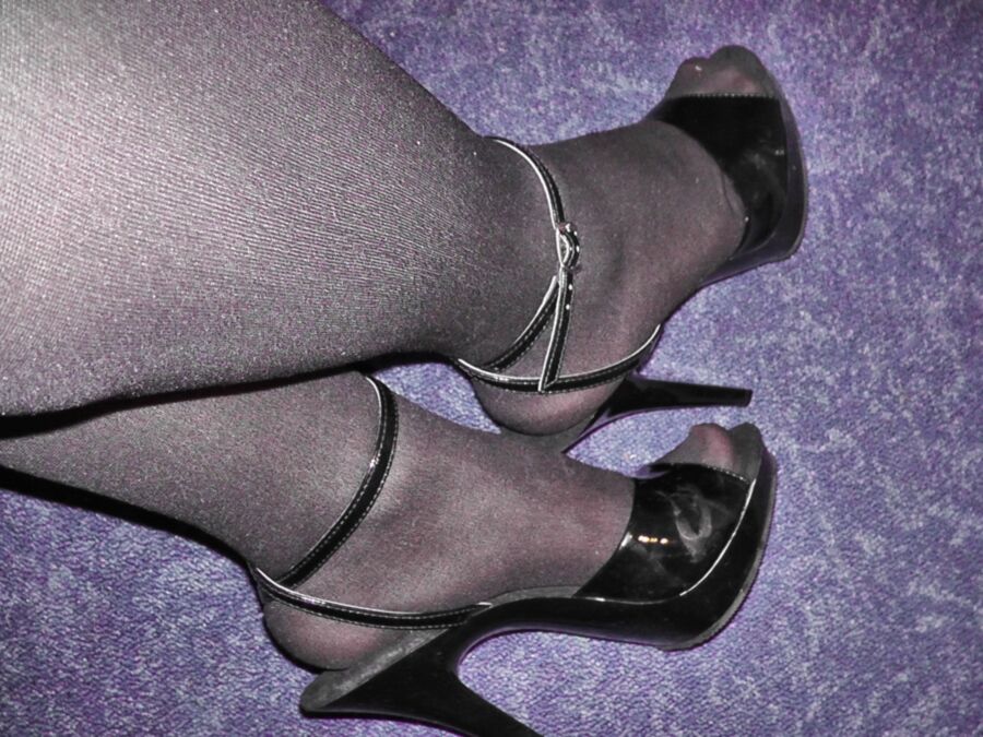 black nylons high heels 11 of 12 pics