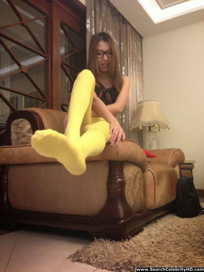 Chinese Model Lee LingYue Yellow Pantyhose Leaked Naked Photos 9 of 38 pics