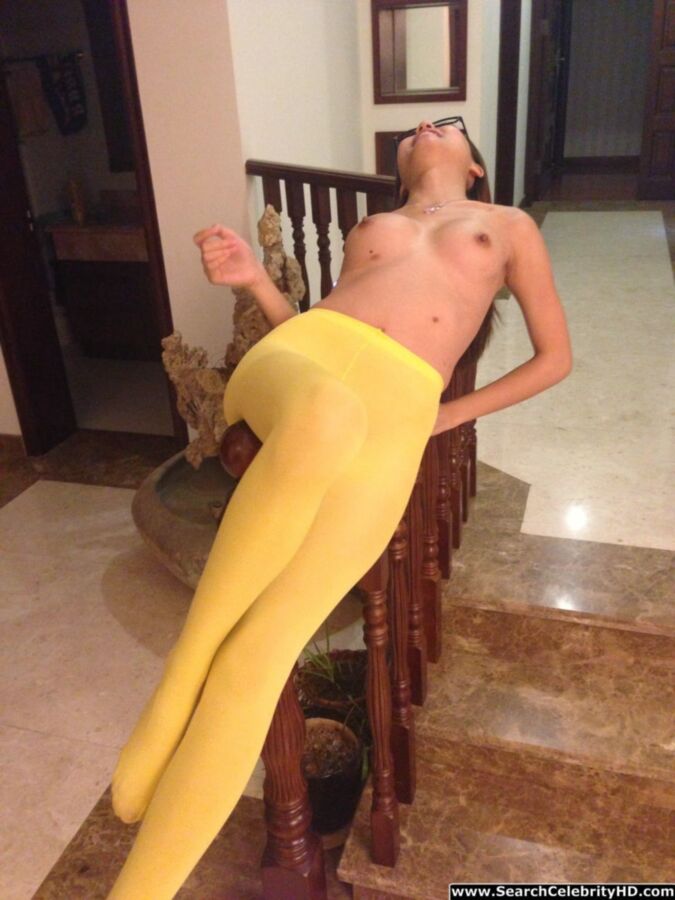 Chinese Model Lee LingYue Yellow Pantyhose Leaked Naked Photos 16 of 38 pics