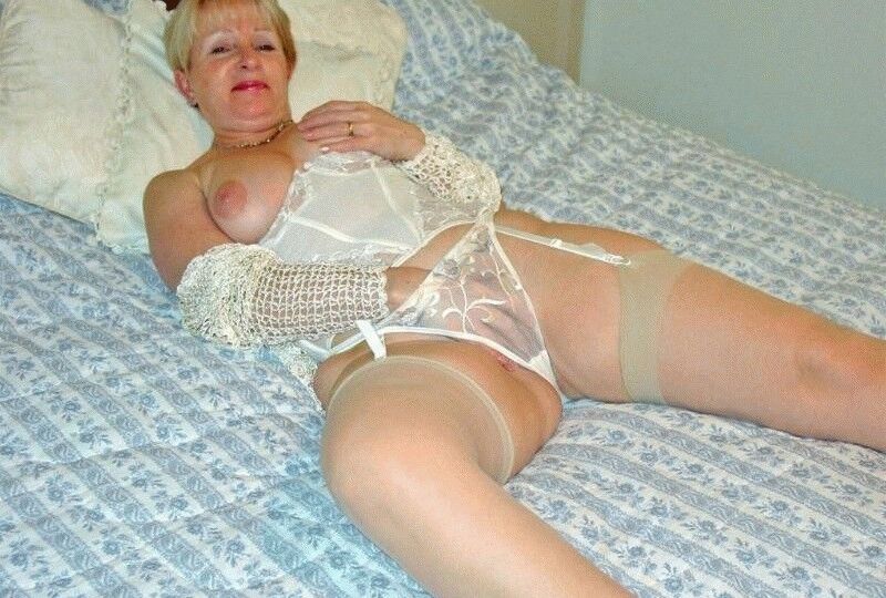 Free porn pics of Mature blonde lady 18 of 252 pics