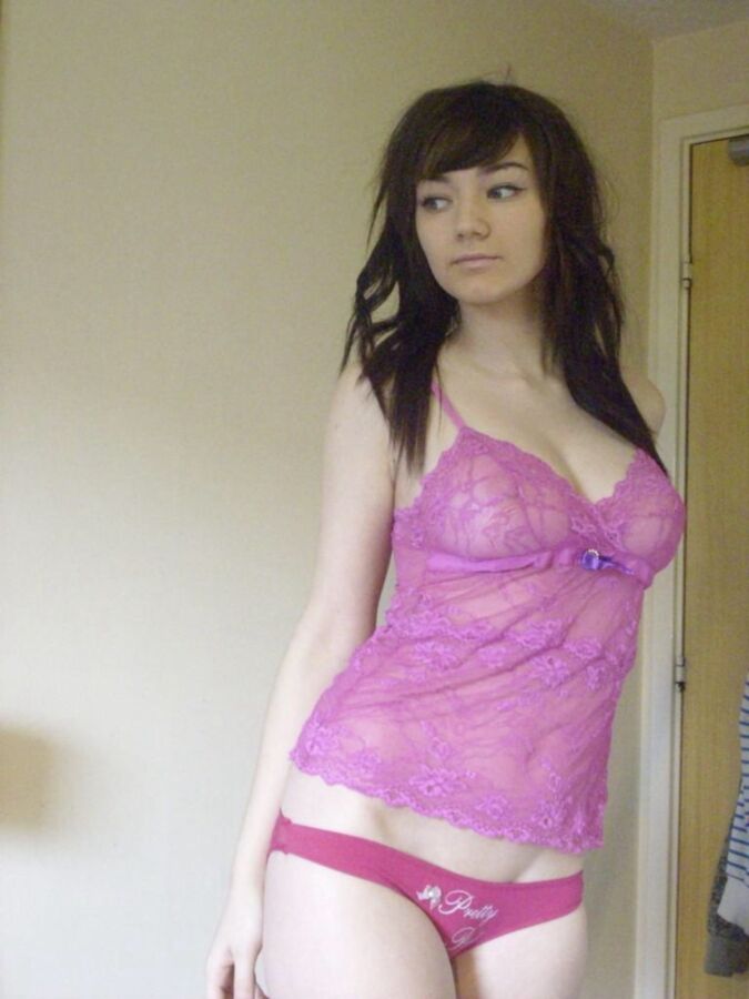 Free porn pics of AWESOME PRETTY YOUNG AMATEUR TEEN HOTTIE 2 of 33 pics