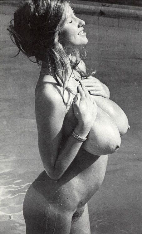 Free porn pics of Roberta Pedon Super Vintage Girl 17 of 36 pics