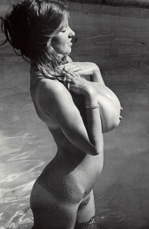 Free porn pics of Roberta Pedon Super Vintage Girl 18 of 36 pics