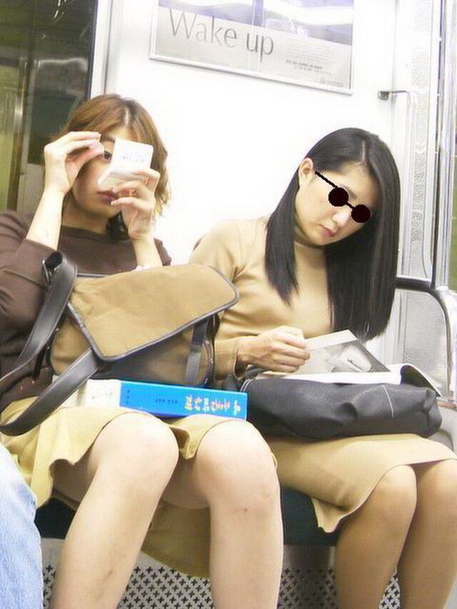 Korean girls at subway 24 of 371 pics