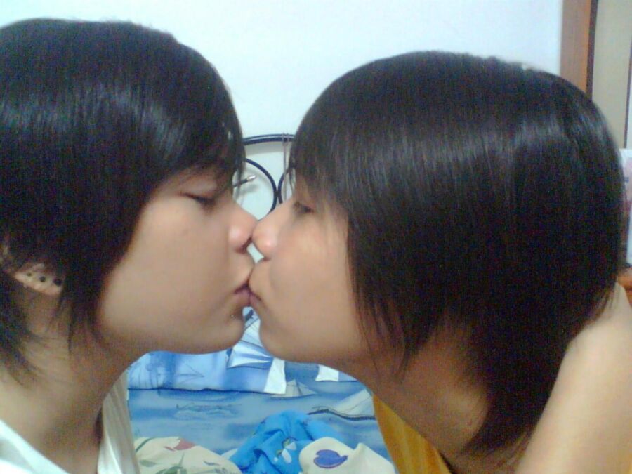 Thai Lesbians 8 of 11 pics