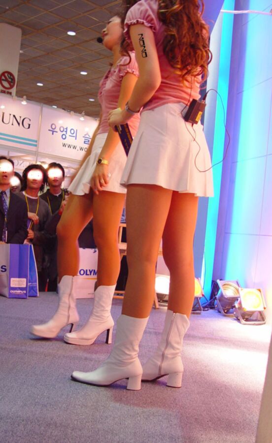 Korean girls at subway 23 of 371 pics