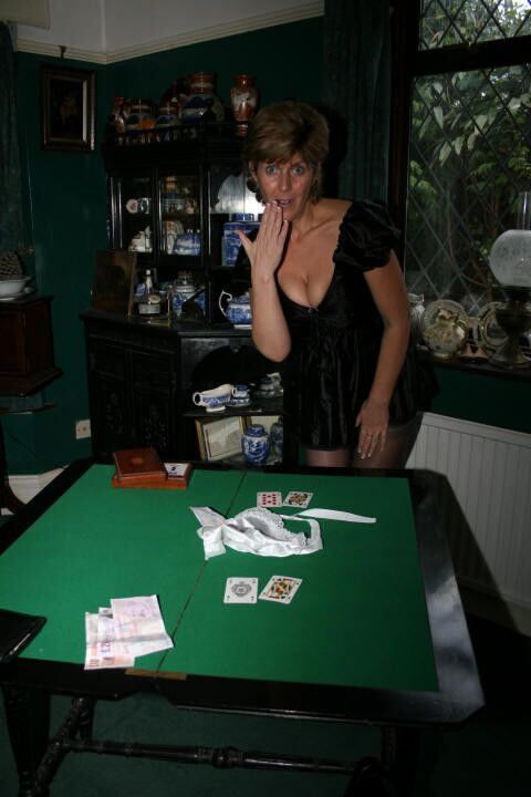 Sara Plays Poker.