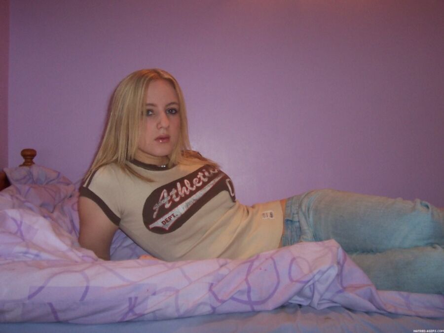 sext uk teen emily, pics found on a memory card 22 of 55 pics