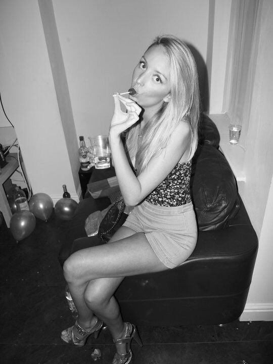 UK British Blonde Teen Slut Ele 5 of 26 pics