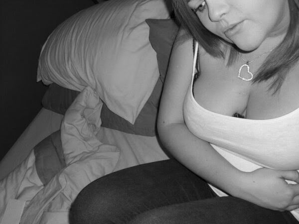 uk selfshot BBW girl with a great set of tits 7 of 13 pics