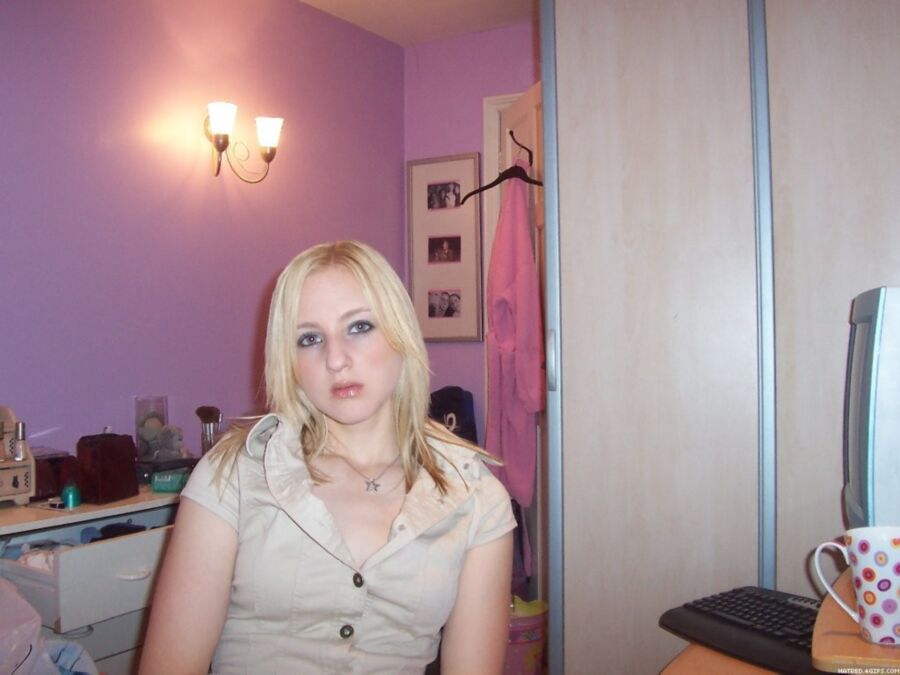 sext uk teen emily, pics found on a memory card 9 of 55 pics