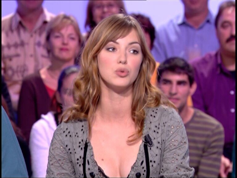 Louise Bourgoin 22 of 36 pics