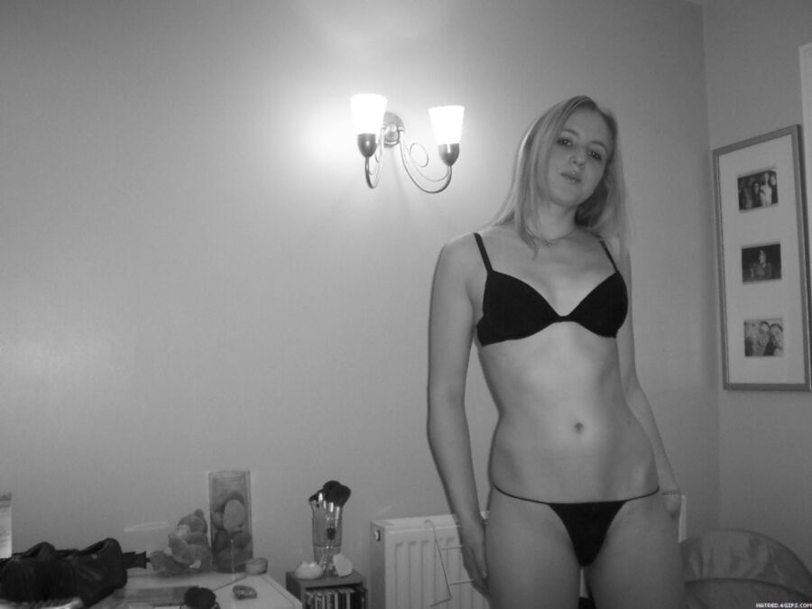 sext uk teen emily, pics found on a memory card 7 of 55 pics