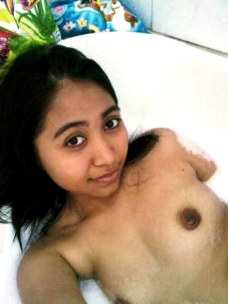 LOVELY INDONESIAN NUDE TEENS 22 of 48 pics