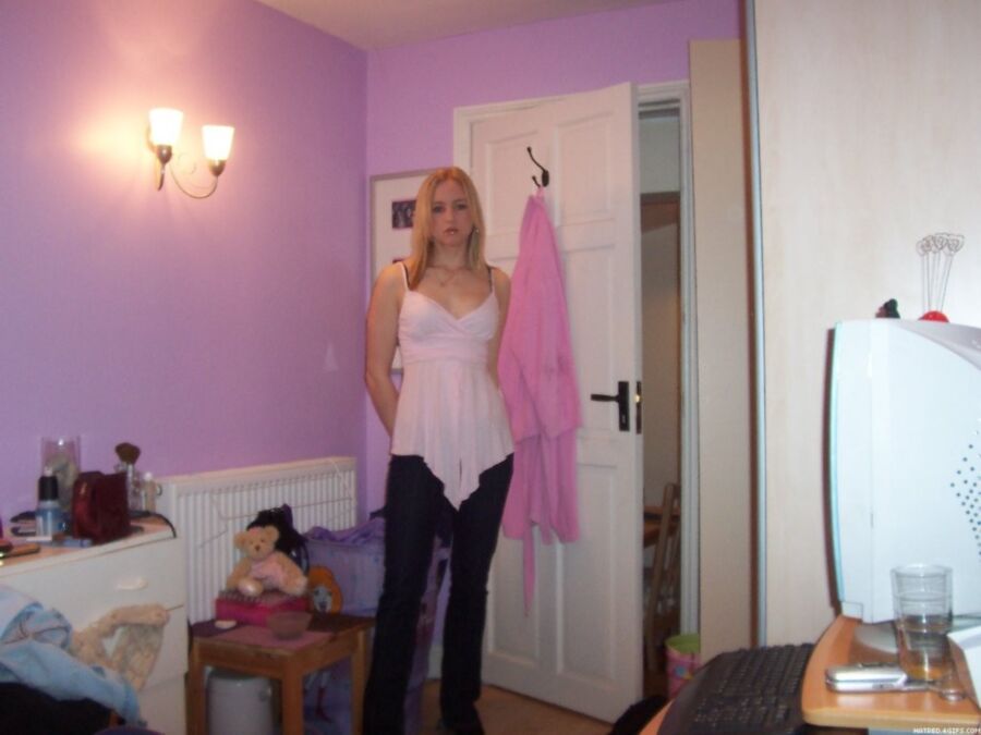 sext uk teen emily, pics found on a memory card 12 of 55 pics