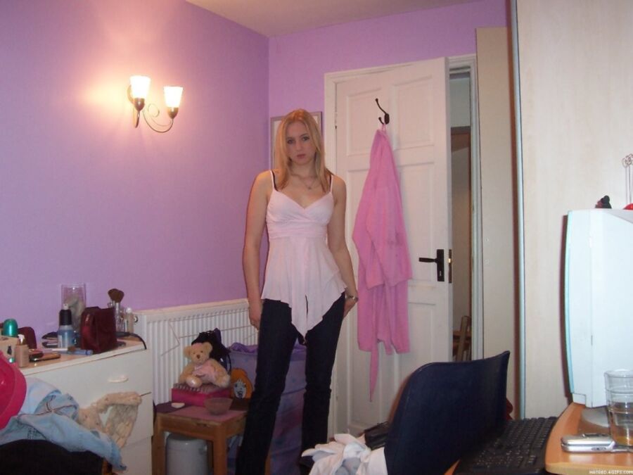 sext uk teen emily, pics found on a memory card 20 of 55 pics