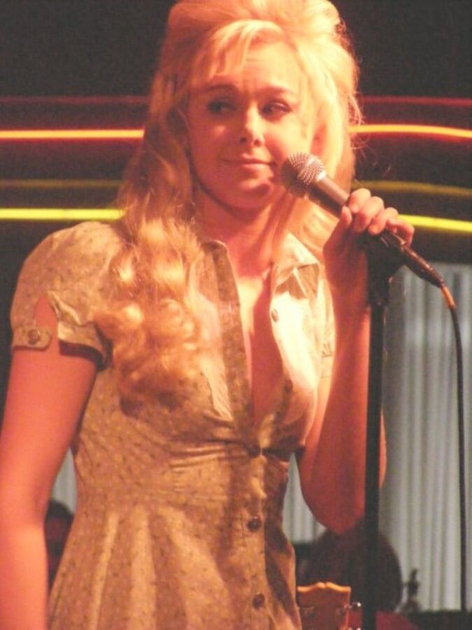 Country Singer Laura Bell Bundy 11 of 28 pics