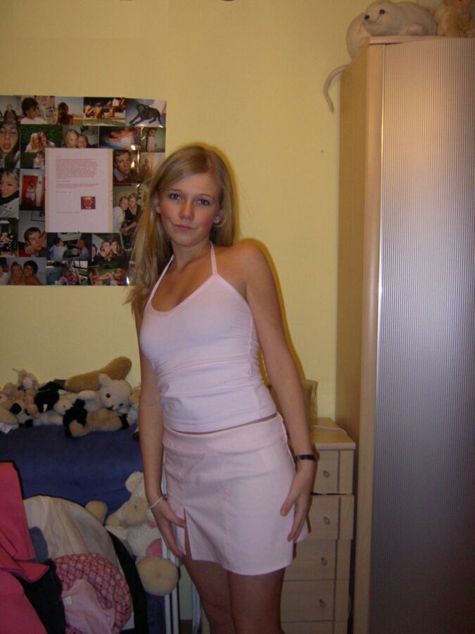 Cute Amateurs - KATIE - Alone and Horny  1 of 41 pics