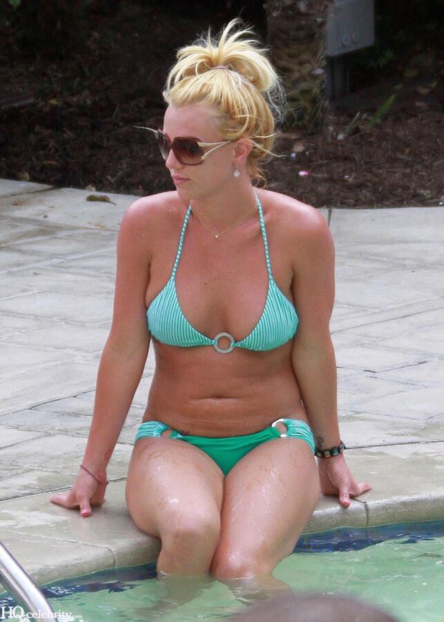 Britney Spears Bikini 8 of 18 pics