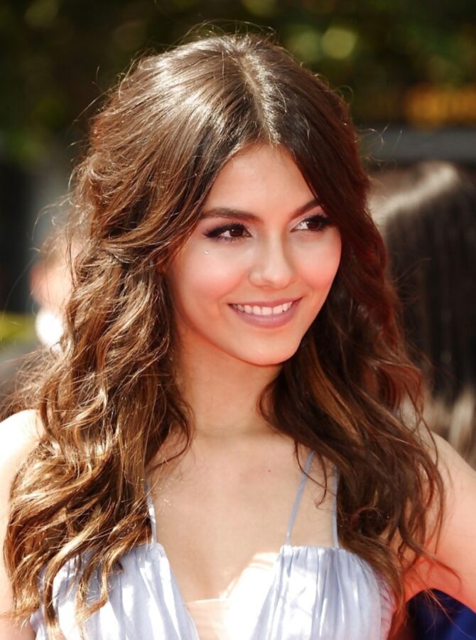 Victoria Justice - Tight-bodied Nickelodeon Angel 17 of 50 pics