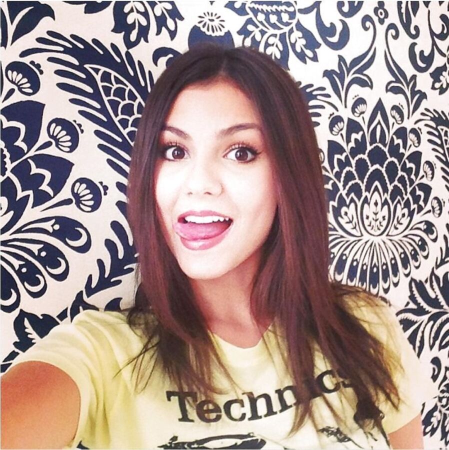 Victoria Justice - Tight-bodied Nickelodeon Angel 16 of 50 pics