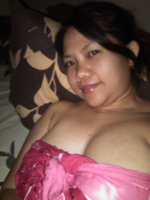 Indo Big Tits Lady in Pink 11 of 17 pics