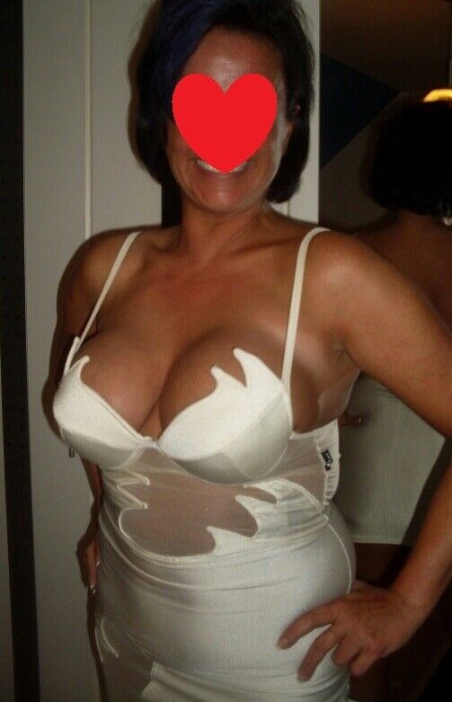 Free porn pics of Real Stolen Photos of My Busty Mom. NON-NUDE 1 of 7 pics
