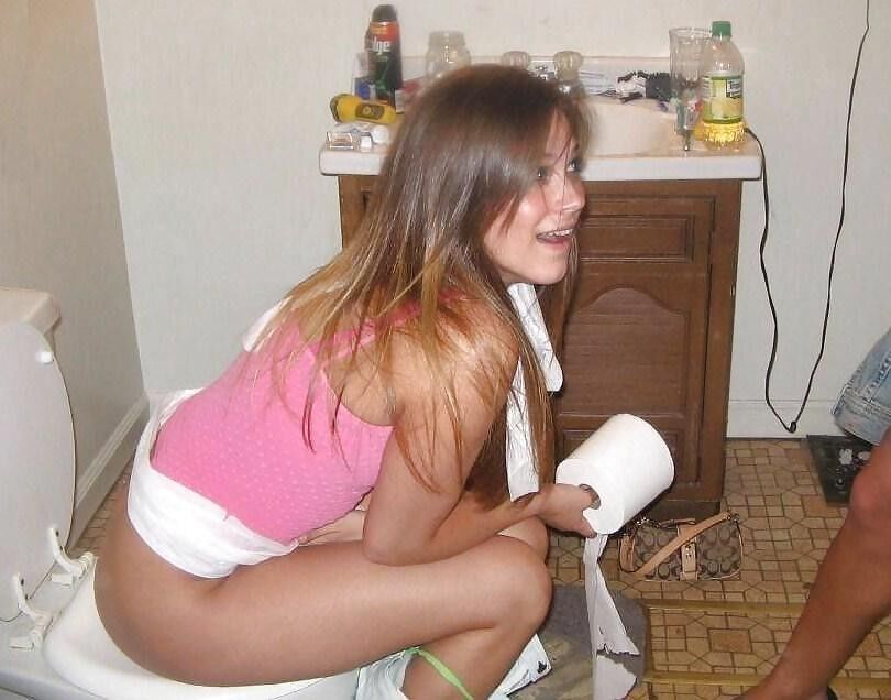 Free porn pics of Cute Girls on the Toilet 6 of 54 pics