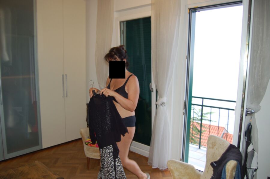 Free porn pics of Lorenzagia kinky italian milf elegant dressed change her tampon 16 of 43 pics