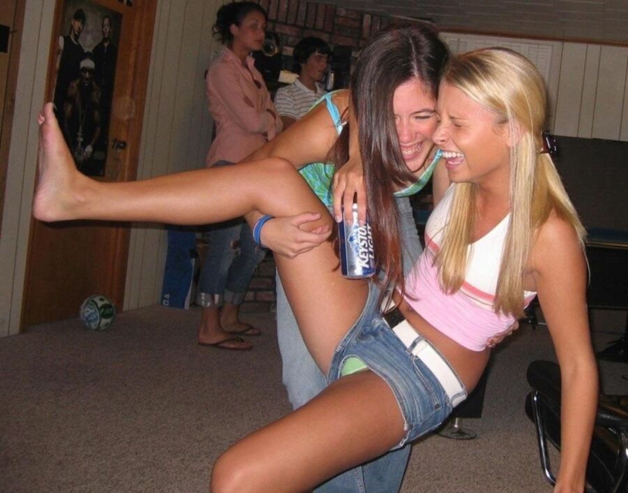 Free porn pics of Fun Party Girls! 12 of 124 pics