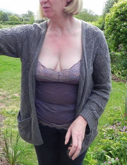 Free porn pics of Mature English couple, Hubby shows her on the net 6 of 336 pics