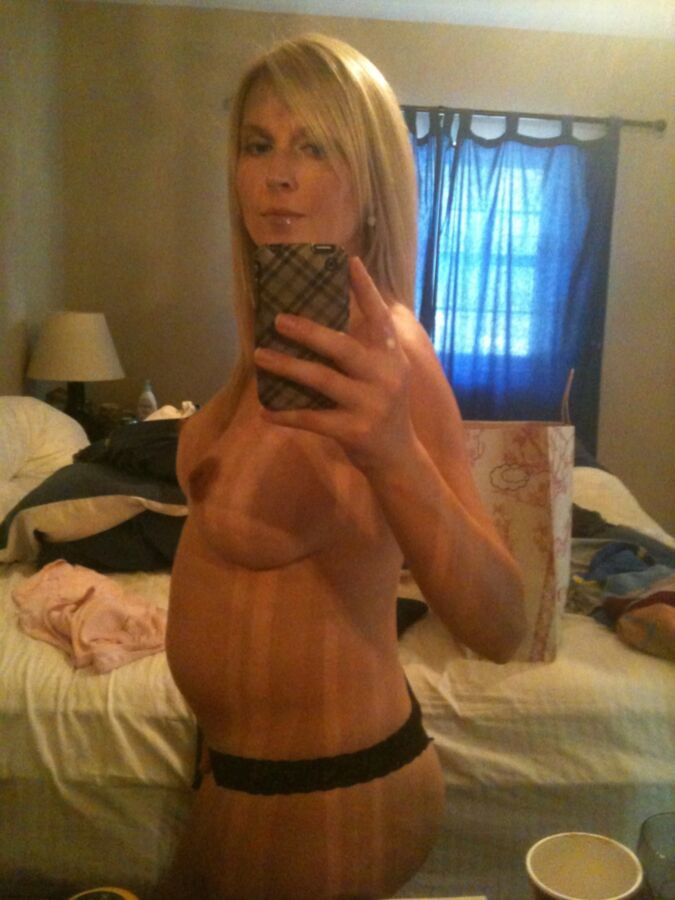 Free porn pics of fake tittied milf gets pregnant 20 of 40 pics