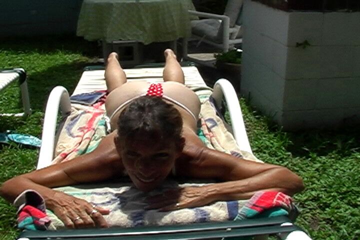 Gay Thong Sunbathing Porn 48