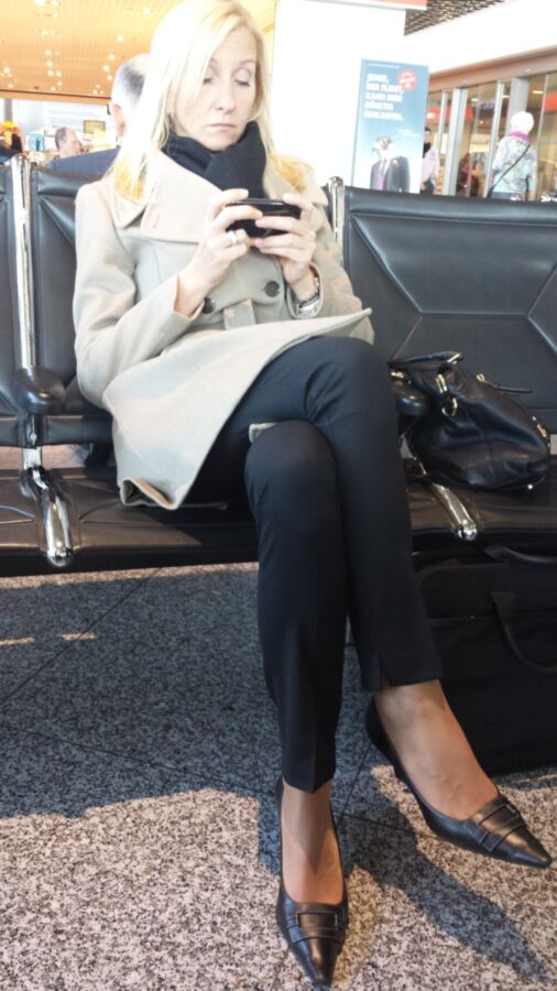 Voyeuy Another Pantyhose Milf At The Airport