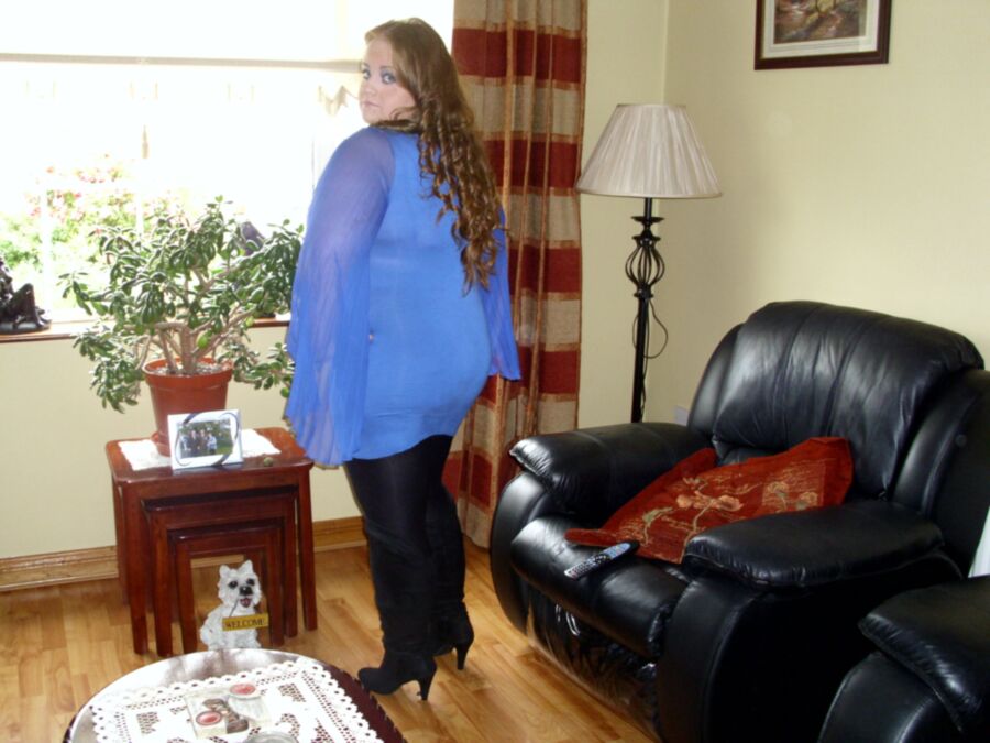 British Blue Dress Amateur Chubby Babe - Posing 8 of 8 pics