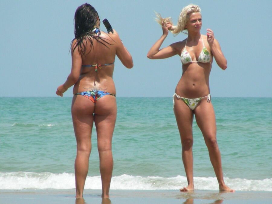 Free porn pics of Italian Beach voyeur pics 24 of 38 pics