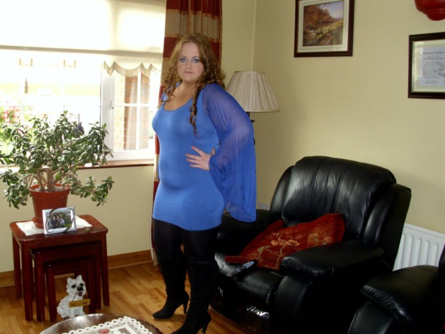 British Blue Dress Amateur Chubby Babe - Posing 4 of 8 pics