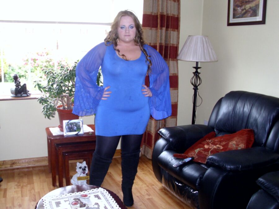 British Blue Dress Amateur Chubby Babe - Posing 7 of 8 pics