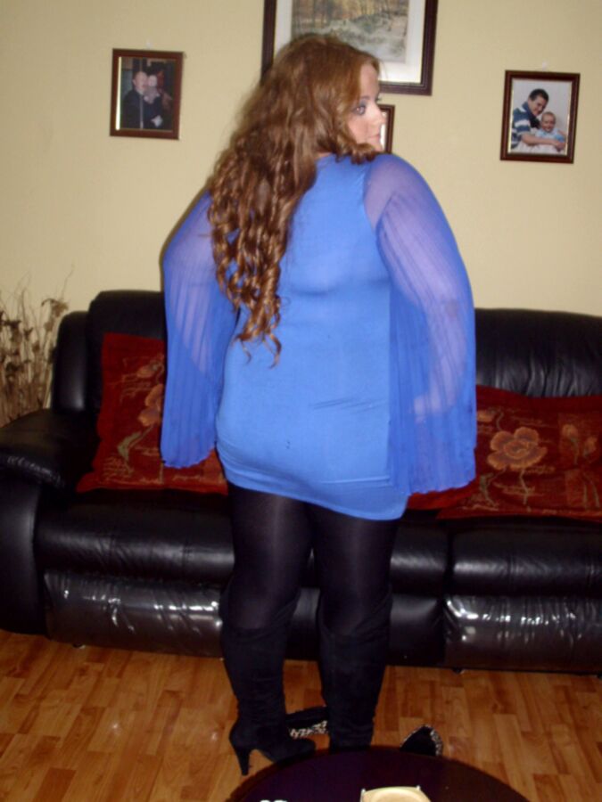 British Blue Dress Amateur Chubby Babe - Posing 6 of 8 pics