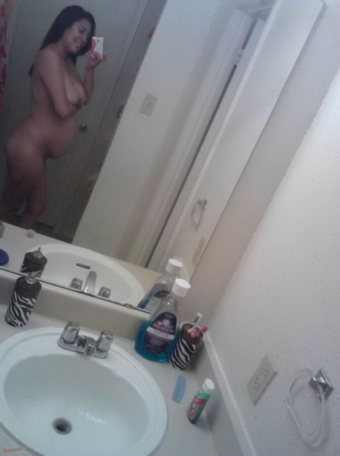 Free porn pics of selfshots of pregnant ladies and teens 21 of 77 pics