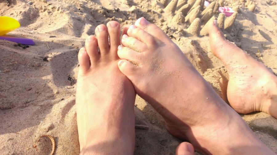 Free porn pics of his naked feet 6 of 32 pics