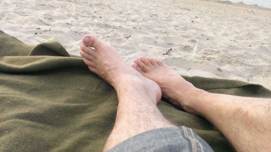 Free porn pics of his naked feet 3 of 32 pics