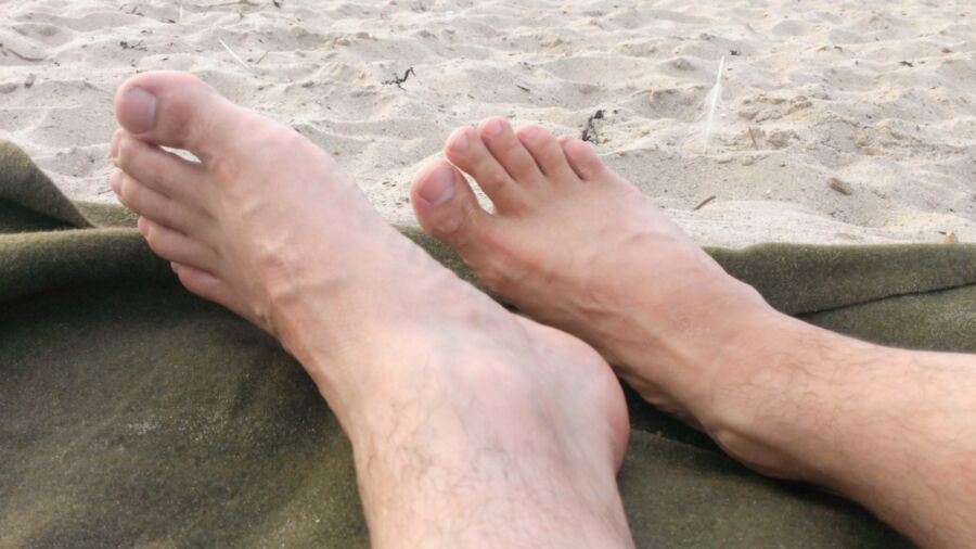 Free porn pics of his naked feet 4 of 32 pics